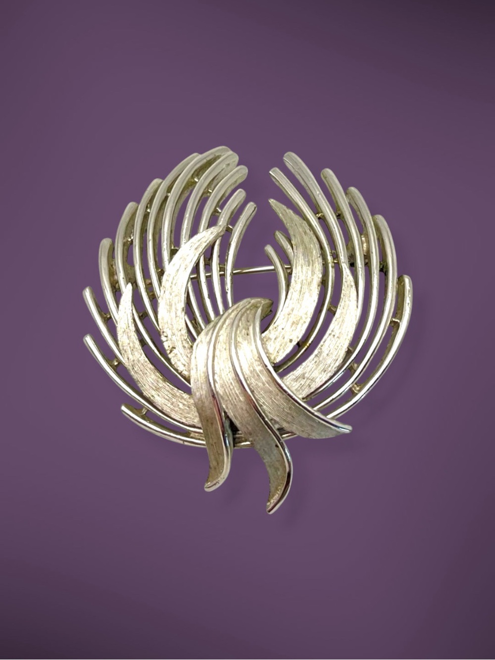 Fashionable Vintage Crown Trifari Abstract Spray Ribbon Silver Tone Brooch